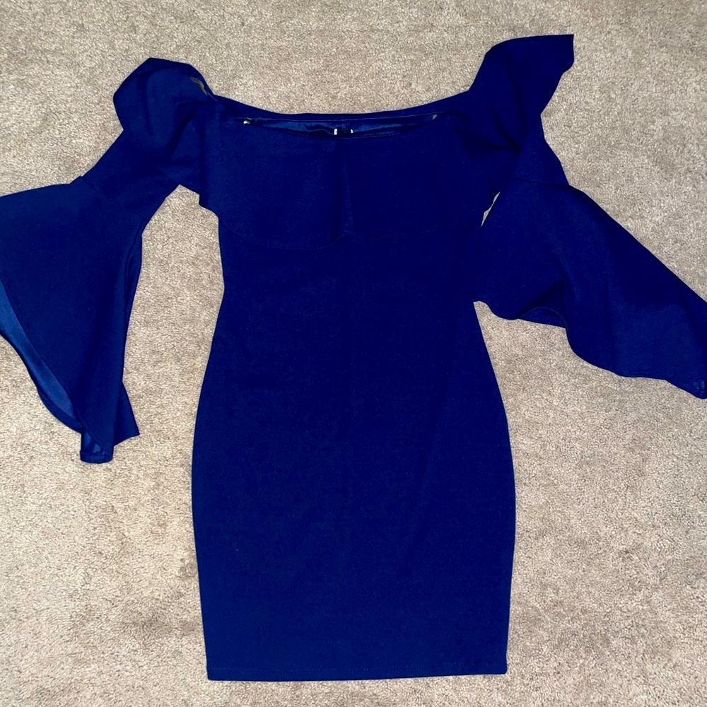 Off the shoulder Mid dress